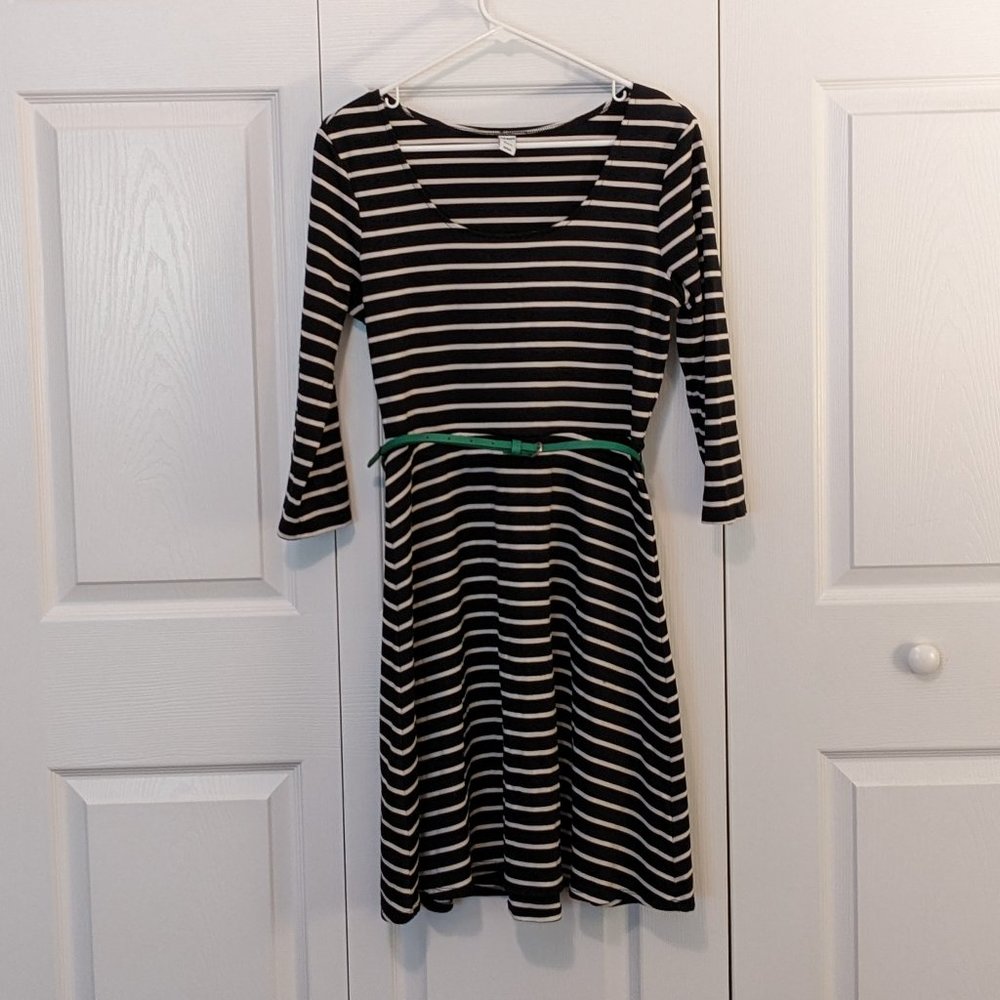 Old Navy 3/4 Sleeve A-line Stripe Dress - with Contrasting belt - Size Medium
